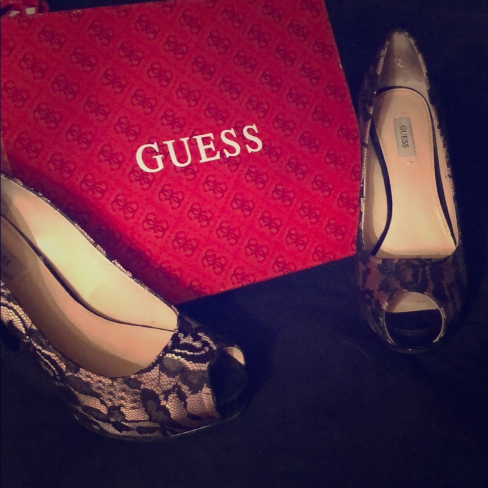 Guess lace platform pumps
